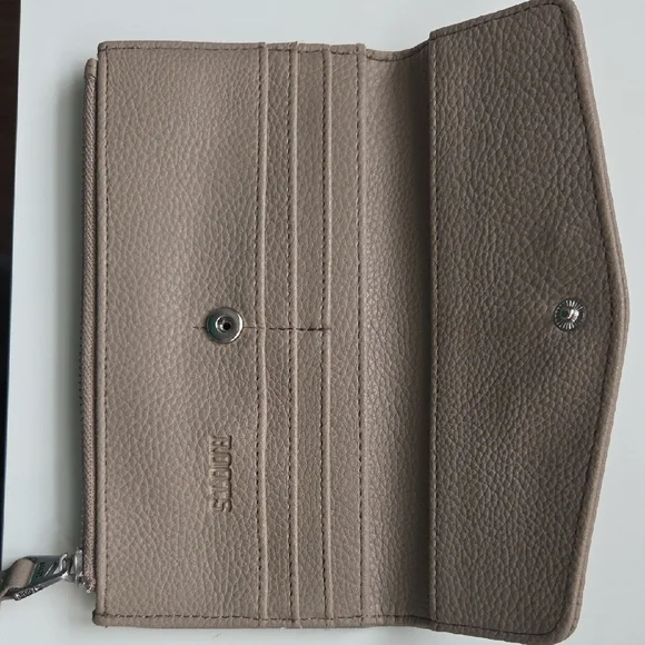 Roots Wallet - Picture 3 of 8